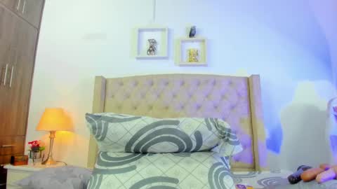 Snapshot of allisson_m chatting on 02/15/25, 12:01 allisson online show from 02/15/25, 12:01
