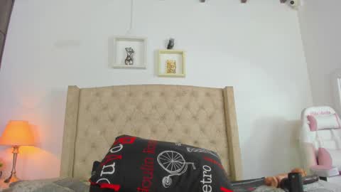 Snapshot of allisson_m chatting on 02/26/25, 12:03 allisson online show from 02/26/25, 12:03