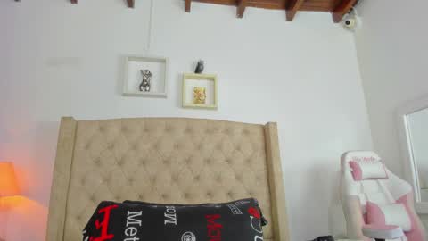 Snapshot of allisson_m chatting on 03/01/25, 12:01 allisson online show from 03/01/25, 12:01