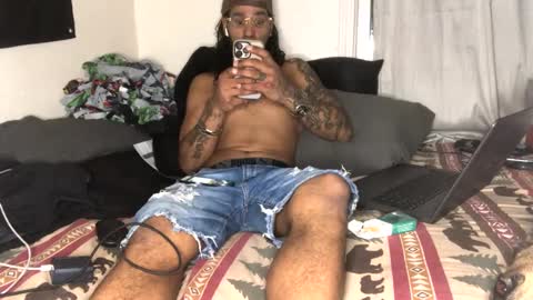 allthewayup10 online show from 02/05/25, 01:22