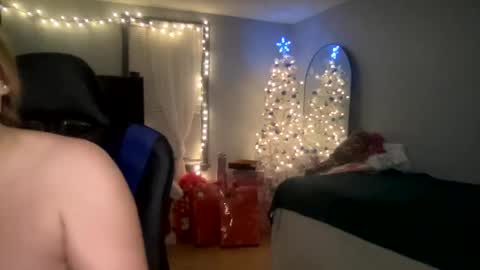 Snapshot of allyanalangel chatting on 12/12/24, 11:14 allyanalangel online show from 12/12/24, 11:14