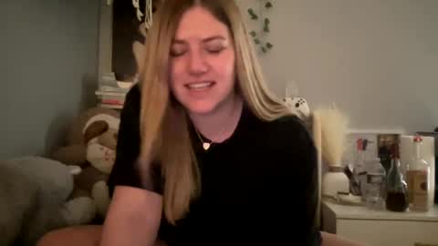 Snapshot of allyanalangel chatting on 01/16/25, 07:07 allyanalangel online show from 01/16/25, 07:07