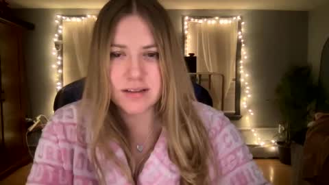 Snapshot of allyanalangel chatting on 02/07/25, 08:44 allyanalangel online show from 02/07/25, 08:44