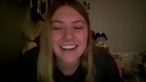 Snapshot of allyanalangel chatting on 02/13/25, 05:37 allyanalangel online show from 02/13/25, 05:37