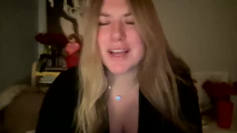 Snapshot of allyanalangel chatting on 02/18/25, 02:05 allyanalangel online show from 02/18/25, 02:05