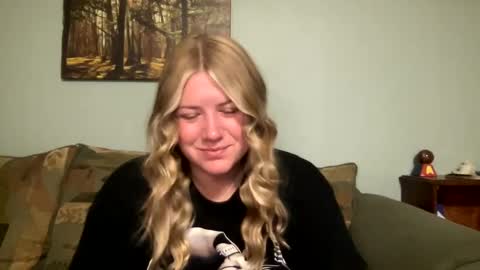 Snapshot of allyanalangel chatting on 09/16/25, 01:28 allyanalangel online show from 09/16/25, 01:28