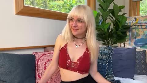 Snapshot of allyelliot chatting on 10/13/25, 05:46 Ally Elliot online show from 10/13/25, 05:46