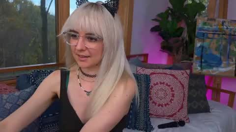 Snapshot of allyelliot chatting on 10/30/25, 09:26 Ally Elliot online show from 10/30/25, 09:26