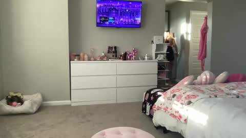 Snapshot of allymaeeee chatting on 09/21/25, 12:56 Ally Mae online show from 09/21/25, 12:56