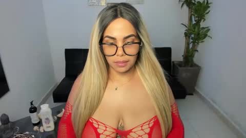 allyssann online show from 01/15/25, 08:26