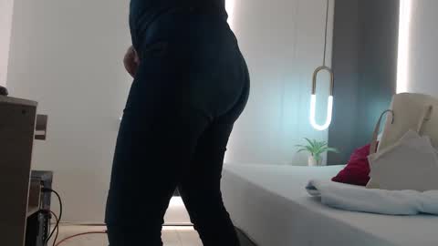 ALMA FENIX  online show from 02/11/25, 12:05