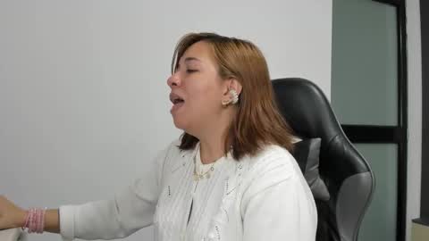 ALMA FENIX  online show from 10/01/25, 12:33