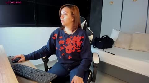 ALMA FENIX  online show from 10/17/25, 12:19