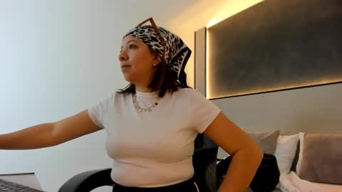 ALMA FENIX  online show from 10/18/25, 12:28