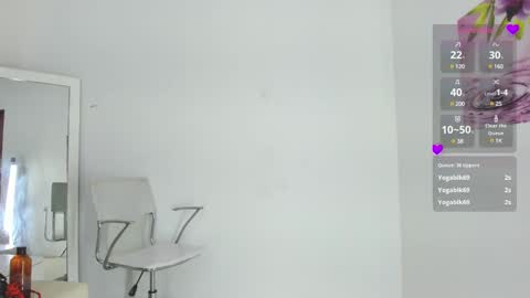 Snapshot of almasaennz chatting on 12/19/24, 02:01 online show from 12/19/24, 02:01