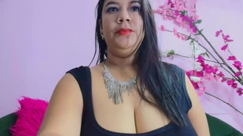 Snapshot of almendraevans chatting on 12/26/24, 12:38 ALMENDRAEVANS online show from 12/26/24, 12:38