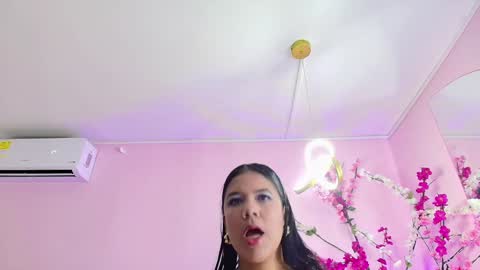 Snapshot of almendraevans chatting on 01/26/25, 10:45 ALMENDRAEVANS online show from 01/26/25, 10:45