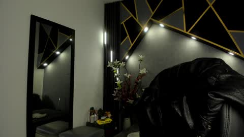 Snapshot of almma_ chatting on 01/16/25, 02:51 ALMMA online show from 01/16/25, 02:51