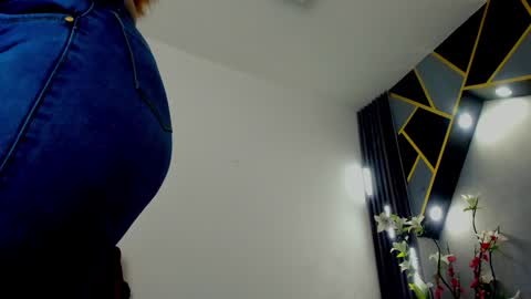 Snapshot of almma_ chatting on 01/25/25, 10:39 ALMMA online show from 01/25/25, 10:39
