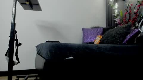 Snapshot of almma_ chatting on 02/06/25, 05:09 ALMMA online show from 02/06/25, 05:09