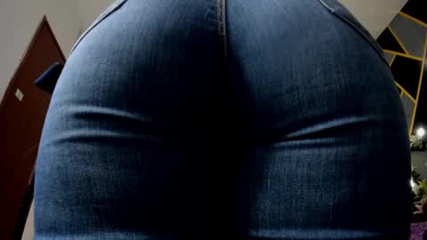Snapshot of almma_ chatting on 02/11/25, 02:46 ALMMA online show from 02/11/25, 02:46