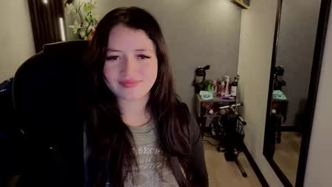 Snapshot of almma_ chatting on 09/13/25, 03:45 ALMMA online show from 09/13/25, 03:45