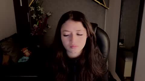 Snapshot of almma_ chatting on 09/15/25, 01:33 ALMMA online show from 09/15/25, 01:33