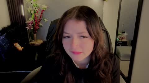 Snapshot of almma_ chatting on 10/02/25, 01:29 ALMMA online show from 10/02/25, 01:29