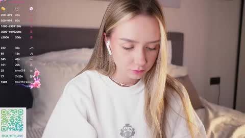 Lia online show from 10/14/25, 03:07