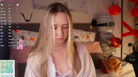 Lia online show from 10/19/25, 03:29