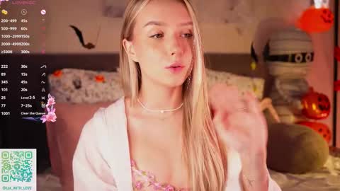 Lia online show from 10/21/25, 01:17