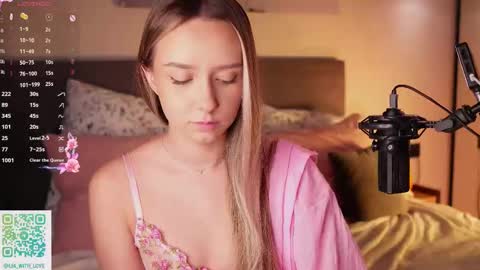 Lia online show from 11/21/25, 03:27