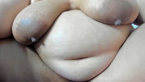 Snapshot of alondra_zaens chatting on 12/17/24, 11:27 Alondra online show from 12/17/24, 11:27