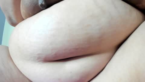 Snapshot of alondra_zaens chatting on 01/04/25, 11:06 Alondra online show from 01/04/25, 11:06
