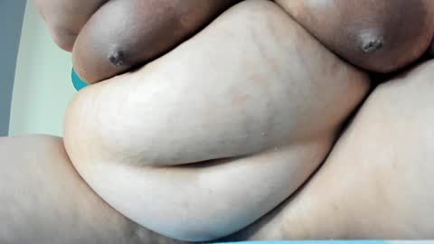 Snapshot of alondra_zaens chatting on 01/29/25, 11:35 Alondra online show from 01/29/25, 11:35