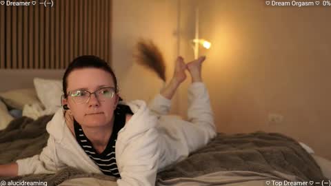 Snapshot of alucidreaming chatting on 10/22/25, 07:02 Lucid Dreaming online show from 10/22/25, 07:02