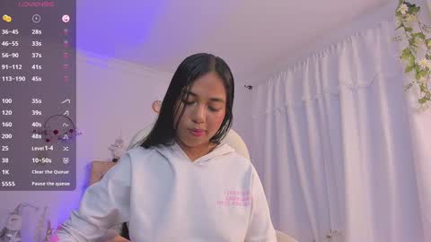 Snapshot of aly_moon chatting on 01/10/25, 11:08 Im Aly3 online show from 01/10/25, 11:08