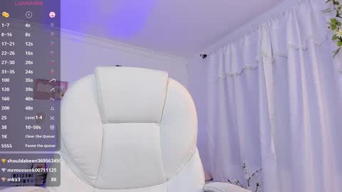 Snapshot of aly_moon chatting on 02/12/25, 05:15 Im Aly3 online show from 02/12/25, 05:15