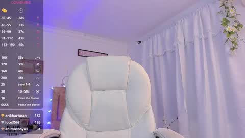 Snapshot of aly_moon chatting on 02/14/25, 05:19 Im Aly3 online show from 02/14/25, 05:19