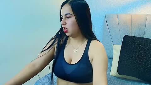 Snapshot of aly_smith_ chatting on 09/13/25, 11:32 A L Y online show from 09/13/25, 11:32