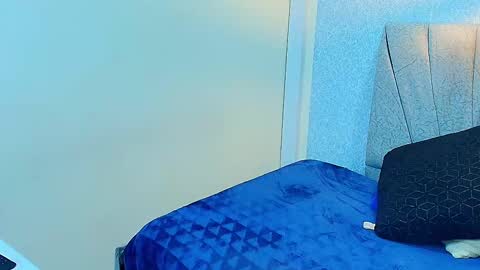 Snapshot of aly_smith_ chatting on 09/19/25, 12:06 A L Y online show from 09/19/25, 12:06