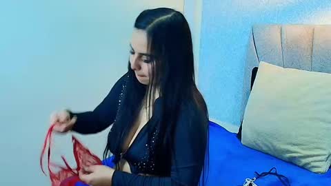 Snapshot of aly_smith_ chatting on 09/23/25, 11:35 A L Y online show from 09/23/25, 11:35