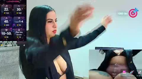 Snapshot of aly_smith_ chatting on 11/11/25, 12:05 A L Y online show from 11/11/25, 12:05