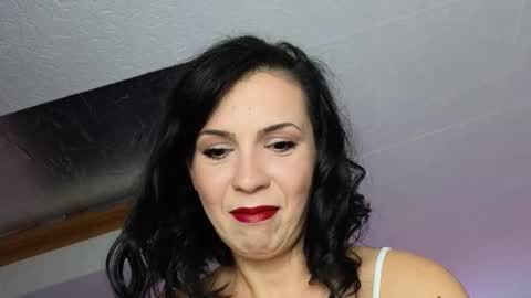 Snapshot of alyarei chatting on 10/19/25, 05:57 alyarei online show from 10/19/25, 05:57