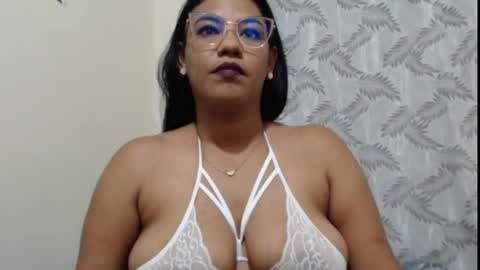Snapshot of alyson_milf chatting on 01/30/25, 10:30 alyson online show from 01/30/25, 10:30