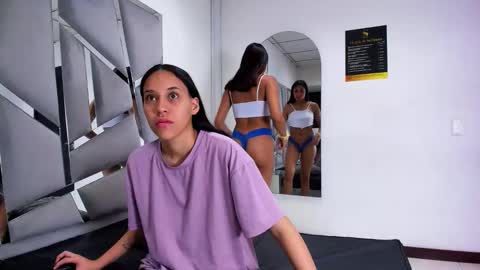 Amia y Sofia online show from 10/27/25, 08:35