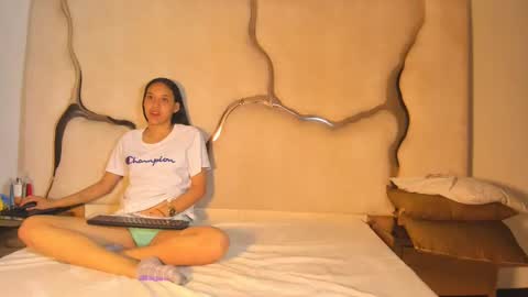 Amia y Sofia online show from 11/09/25, 08:18