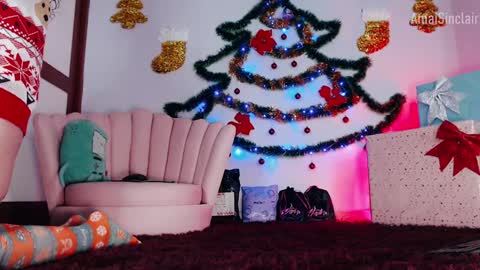 Snapshot of amaisinclair chatting on 12/24/24, 05:05 Amai Sinclair online show from 12/24/24, 05:05