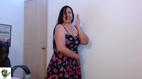 Snapshot of amalia_brunette chatting on 01/05/25, 02:38 AMALIA online show from 01/05/25, 02:38