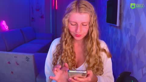 Snapshot of amaliaqueen999 chatting on 09/27/25, 02:44 Amalia online show from 09/27/25, 02:44